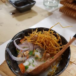 In & Out Sushi - Ceviche de Langostinos muy rico y fresco