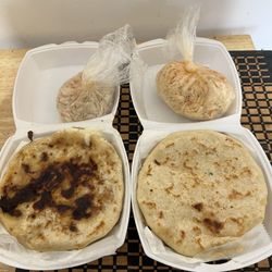 Restaurante Salvadoreno Las Canastillas - Pupusas (chicken, chicharrón, especial, chicharrón & cheese)