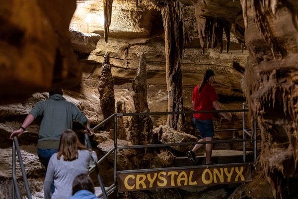 Crystal Onyx Cave by null