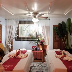 Waikiki Massage Clinic - Romantic couples room