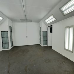 Leo's Auto Body Work - Professional Spray Booth