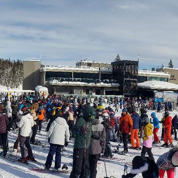 Mammoth Mountain Ski Area - Holiday weekend lines - Ski Resorts Near Me - Mammoth Lakes, California