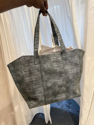 Habitat Hyett by null