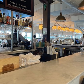 Harbor House by Bartolotta - Bar Seating - Seafood Near Me - Milwaukee, Wisconsin