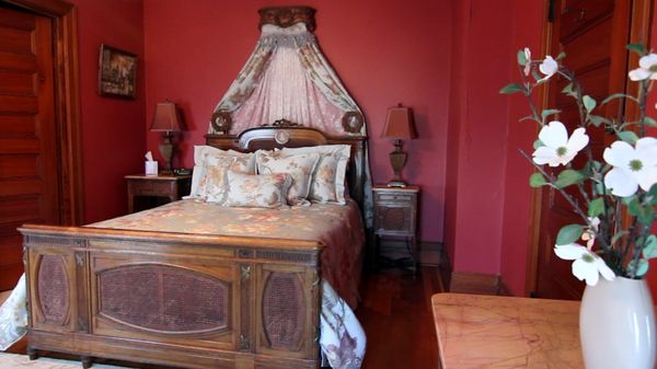 1897 Beekman House Bed and Breakfast by null