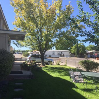 Rose Walk Inn - The garden - Bed & Breakfast Near Me - Page, Arizona