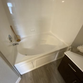 Falling Water Apartments - Huge tub! - Apartments Near Me - Las Vegas, Nevada