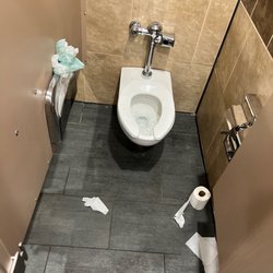 Sheetz - Dirty stall