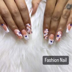 Fashion Nails - Cute 3D flower design