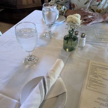 Lugo's - Table - New American Near Me - Dickson, Tennessee