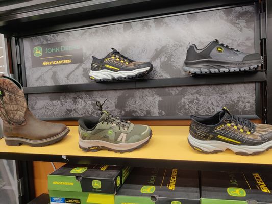 SKECHERS Warehouse Outlet by null
