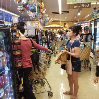 Safeway - Safeway was so busy.....guess everyone is getting last minute provisions, in anticipation of the hurricane. - Grocery Near Me - Honolulu, Hawaii