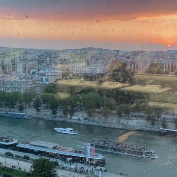 Madame Brasserie Eiffel Tower - View from window seat. - French Near Me - Paris