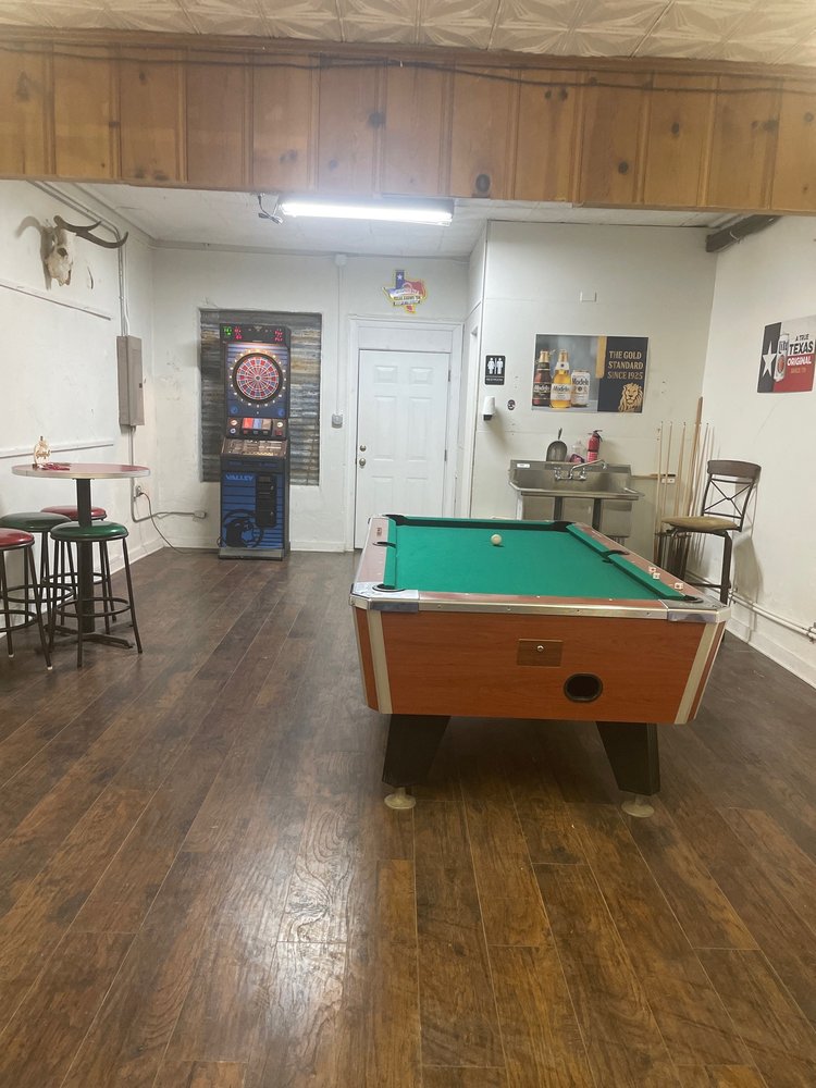 281 ICEHOUSE BAR Updated June 2024 162 South Hwy 281, Evant, Texas