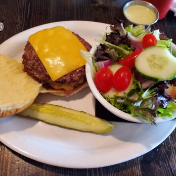 The Committed Pig - Cheeseburger - Breakfast & Brunch Near Me - Manasquan, New Jersey