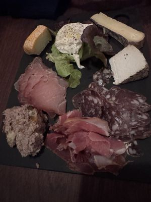 Le Garde Robe by null