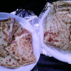 La Crepe d'Or - Crepe de pernil dolç amb formatge i de pit de pollastre amb ceba i ou. Mmmmm...