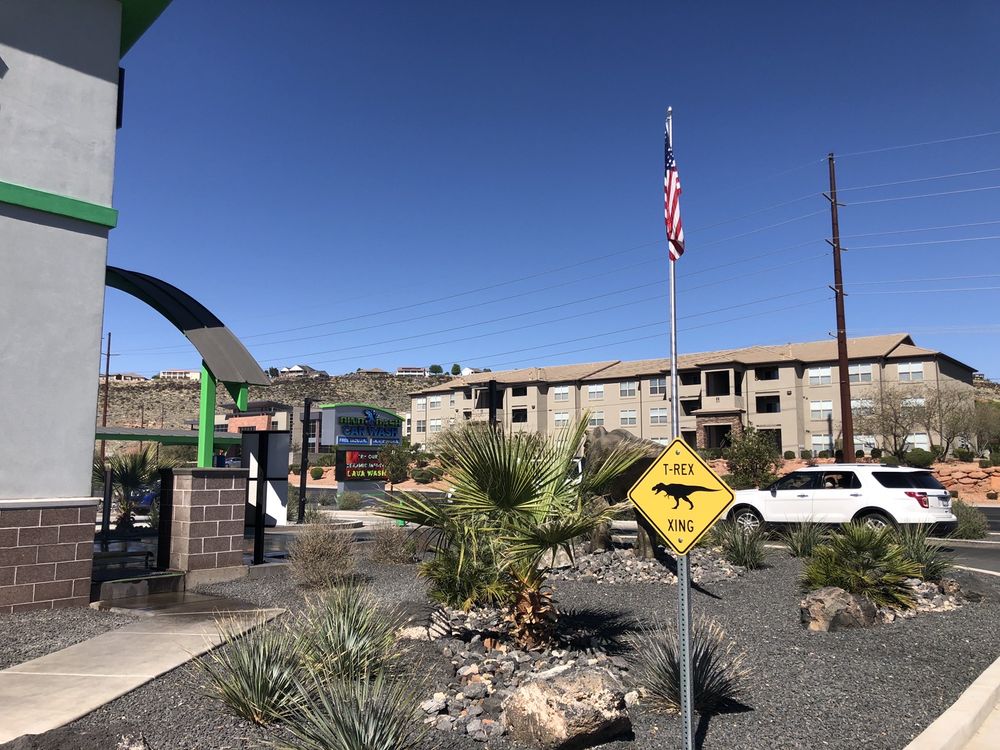 DINO DASH CAR WASH Updated July 2024 47 Photos & 41 Reviews 2054