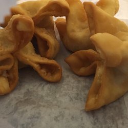 Canton Chinese Restaurant - Standard Crab Rangoon Pic lol. TASTY!