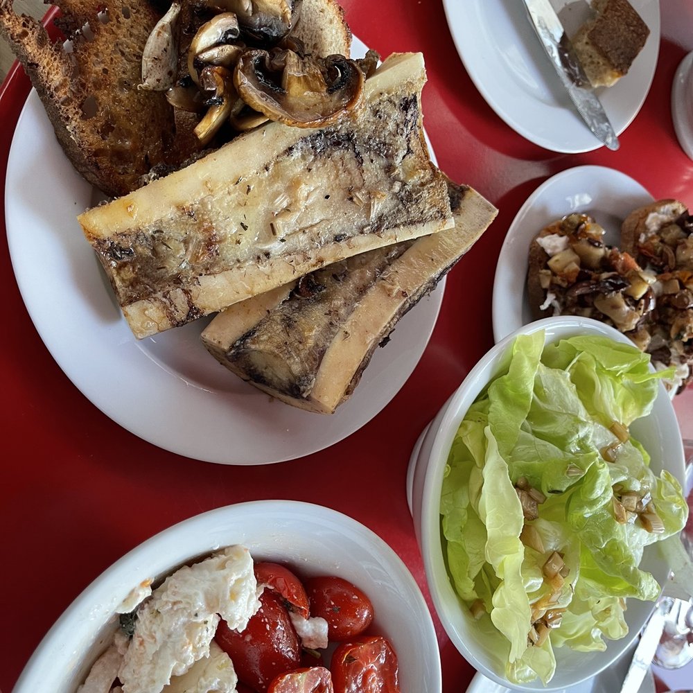 Buvette - Bone marrow, salad, cherry tomatoes, buratta cheese - French Near Me - Paris, 75 Buvette - Bone marrow, salad, cherry tomatoes, buratta cheese - French Near Me - Paris, 75