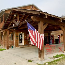 Alpine Motel - Motel lobby with portico