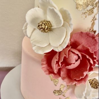 Casa Costa Bake Shop - The details were amazing. Wrapped in buttercream. Flowers were fondant and they held up nicely.. - Bakeries Near Me - Leander, Texas