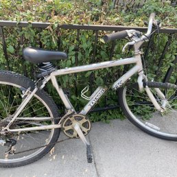 Old mountain bike - fixed. A+ workmanship.