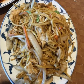 Golden Leaf - Chicken Lo Mein - Chinese Near Me - Naples, Florida Golden Leaf - Chicken Lo Mein - Chinese Near Me - Naples, Florida