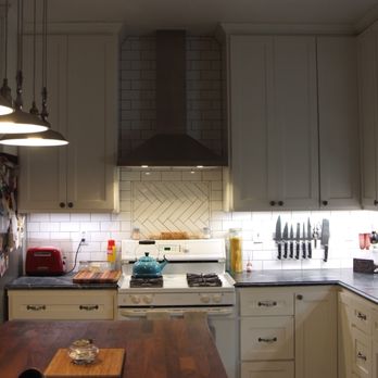 Munoz Tile - Especially like the herringbone inset above the stove. - Kitchen & Bath Near Me - Petaluma, California Munoz Tile - Especially like the herringbone inset above the stove. - Kitchen & Bath Near Me - Petaluma, California