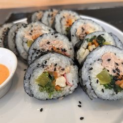 K Cook - Cross-section of Tuna Kimbap