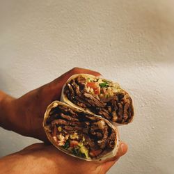 Min Lokal cafe bar - California burrito