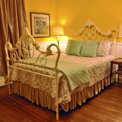 The Italian Place Bed and Breakfast - Amore master bedroom