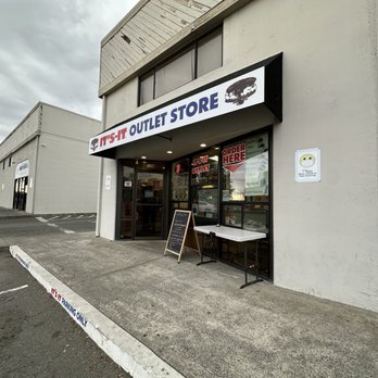It's It Ice Cream Outlet - Storefront - Ice Cream & Frozen Yogurt Near Me - Suisun City, California It's It Ice Cream Outlet - Storefront - Ice Cream & Frozen Yogurt Near Me - Suisun City, California