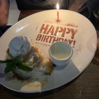 Yard House - Bread Pudding with Cr-me Anglaise - New American Near Me - Sacramento, California