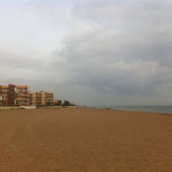 Playa de les Marines - Vistas de la playa con apartamentos junto al mar
