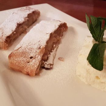Jo's Bar - Apfelstrudel - Bars Near Me - Prague, Puerto Rico