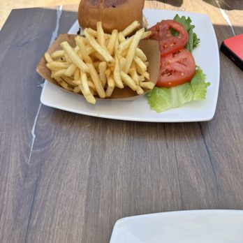 Caroline's Seaside Cafe by Giuseppe - Cove Burger - Cafes Near Me - La Jolla, California Caroline's Seaside Cafe by Giuseppe - Cove Burger - Cafes Near Me - La Jolla, California