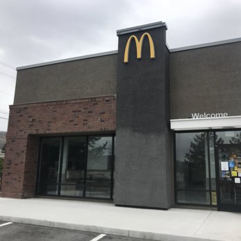 McDonald's - Exterior Entrance - Fast Food Near Me - Reno, Nevada