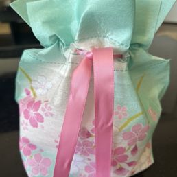 I undid the bow before taking the photo, but it still looks beautiful. I undid the bow before taking the photo, but it still looks beautiful.