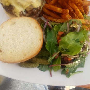 Verde on Smith - Kobe Burger with fries and salad - Italian Near Me - Brooklyn, New York Verde on Smith - Kobe Burger with fries and salad - Italian Near Me - Brooklyn, New York