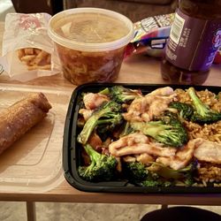 Great Wall Chinese Restaurant - 21. Hot and Sour Soup, 3. Pork Egg Roll, C7. Chicken with Broccoli Combo