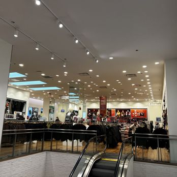 Uniqlo - Men's Clothing Near Me - Chicago, Illinois