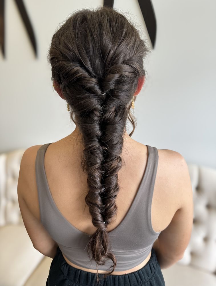 Manes By Mak Logo