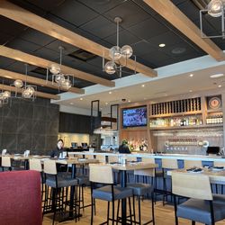 Cooper’s Hawk Winery & Restaurant - Bar area
