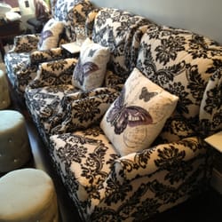 The Girls' Lounge - Mani pedi chair