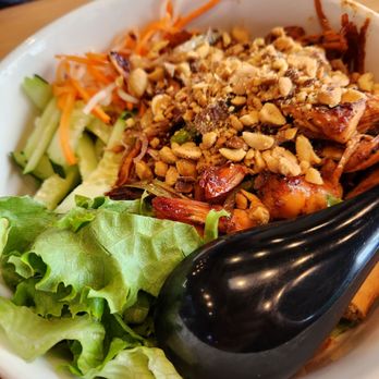 Pho 515 - a bowl of salad with shrimp and lettuce - Vietnamese Near Me - Des Moines, Iowa Pho 515 - a bowl of salad with shrimp and lettuce - Vietnamese Near Me - Des Moines, Iowa