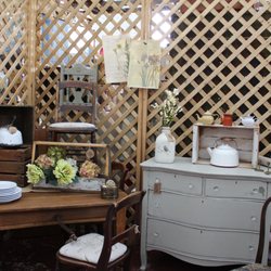 Black Dog Antiques