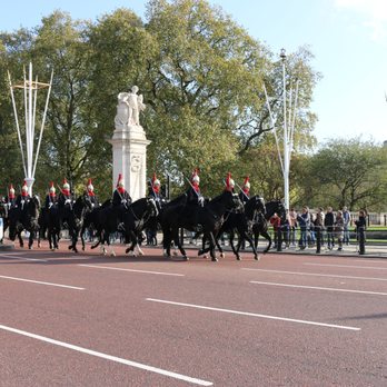 Buckingham Palace - Landmarks & Historical Buildings Near Me - London, XGL Buckingham Palace - Landmarks & Historical Buildings Near Me - London, XGL