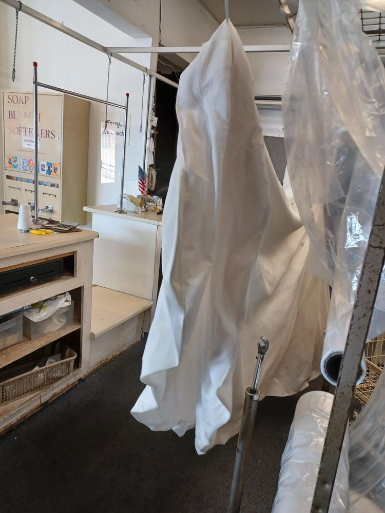 LAUNDRY CENTER Updated September 2024 20 Photos & 19 Reviews 7530