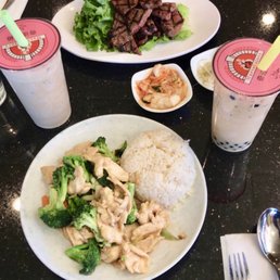 Chicken w/ broccoli and Hawaiian steak Chicken w/ broccoli and Hawaiian steak